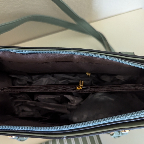 Brand new green purse with wallet - Picture 2 of 2